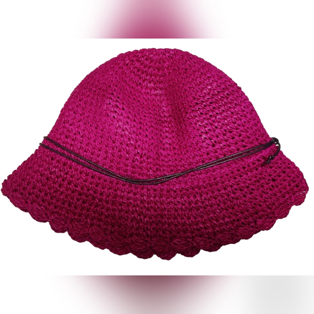Outline straw hat